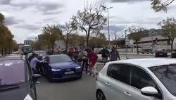 Enlace a Pillaron a Messi en su coche y casi se lo vuelcan