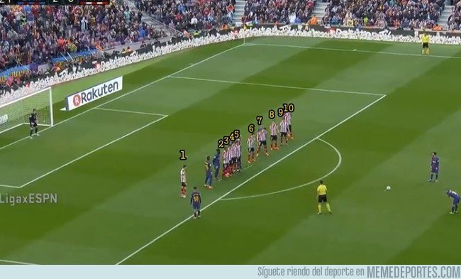 1026129 - Así se detiene un tiro libre de Messi. 10 HOMBRES EN BARRERA