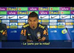 Enlace a ¿Frenar a Douglas Costa o pensar en el Mundial? Casemiro no duda: 