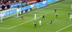 Enlace a GIF: Gol de Isco que amplía las distancias en el marcador frente a Argentina