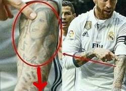Enlace a El tatuaje de Sergio Ramos, por @universoANHQV