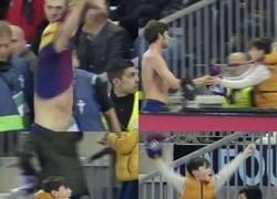 Enlace a Este pequeño fan de Sergi Roberto celebró su gesto como un gol