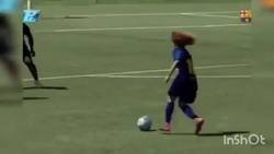 Enlace a Menudo golito se inventó Xavi Simons, jugador del cadete B del Barça. Tiene 14 años y gestos técnicos de crack