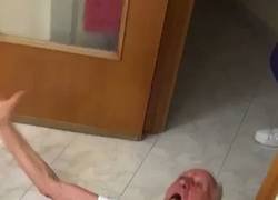 Enlace a Gol de Koulibaly en el minuto 90’ que le dio la victoria al Nápoles en el Juventus Stadium.  Así lo celebraba este aficionado...