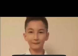 Enlace a Este niño sin piernas tiene el sueño de conocer a Maradona... y bueno... Maradona no sabe perder