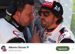 Enlace a La genial conversación de Chicote y Fernando Alonso al encontrar un doble suyo en Toyota
