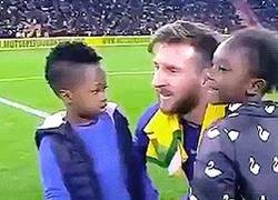 Enlace a Con Messi al lado es difícil centrarse en la cámara