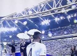 Enlace a Vídeo: A Benatia le han clavado el peor visto de la temporada