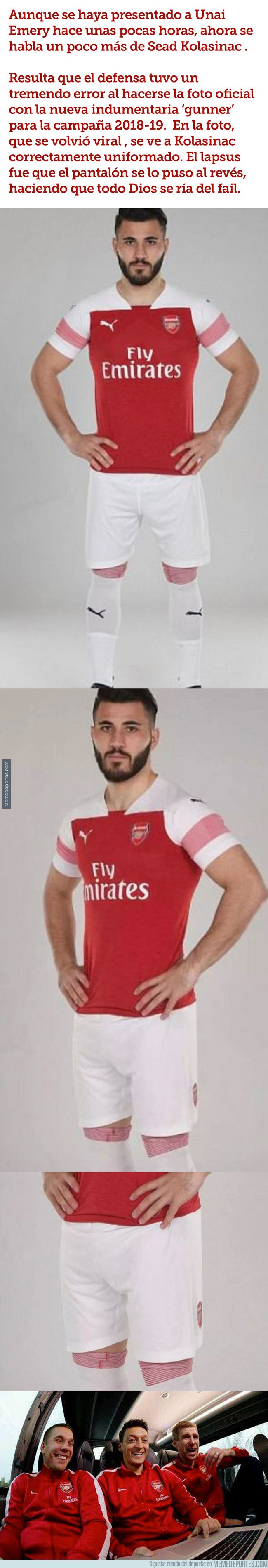 1034908 - Jugador del Arsenal la lía y no se da cuenta del fail en su foto oficial 2018/19