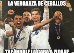 Enlace a Hablemos de la venganza de Ceballos tapándole la cara a Zidane, por @SandraStark_