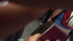 Enlace a Le tiran una moneda a Manolo Lama para recordarle lo del mendigo que humilló