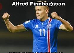 Enlace a Finnbogason hace historia con Islandia