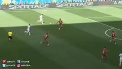 Enlace a Lo que de verdad pasó con el balón a la grada de Cristiano