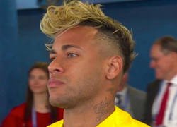 Enlace a Neymar tras pasar por los peluqueros rusos harto de los memes con su pelo espaguetti