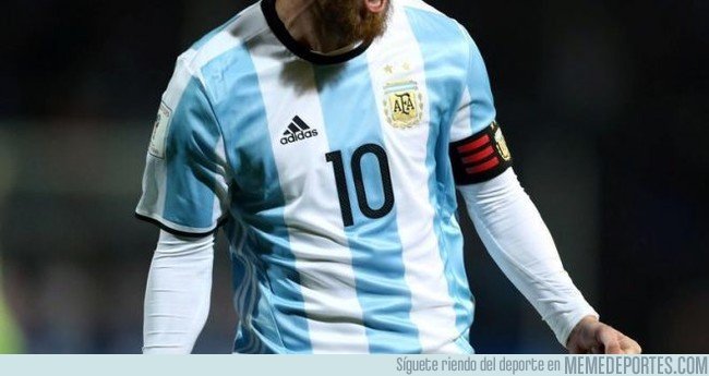 1041044 - El insólito destinatario de la camiseta de Messi en el partido ante Nigeria