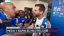 Enlace a Detalles de Messi como persona. Un periodista le regaló una cinta para la buena suerte y la llevó todo el partido puesta