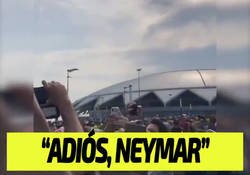Enlace a Los mexicanos le dedican una canción a Neymar para despedirle del Mundial fuera del estadio