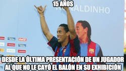 Enlace a 15 años de la presentación de Ronaldinho en el Barcelona