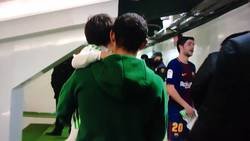 Enlace a La tierna reacción del hijo de Guardado al conocer a Leo Messi