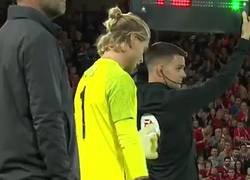 Enlace a El recibimiento de Anfield a Loris Karius