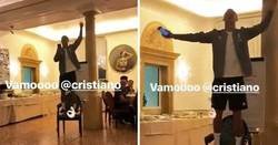 Enlace a Hoy debuta Cristiano en la Serie A y esta es la novatada que sufrió delante de todos sus nuevos compañeros