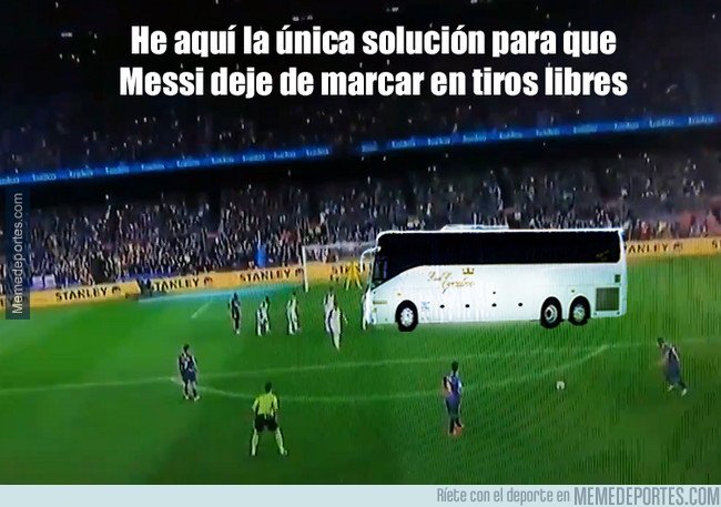 1048084 - Para jugar contra el Barça hay que estacionar el autobús