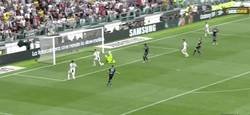 Enlace a Tremendo: Mandzukic marca gol y Cristiano se enfada por no haberlo metido él