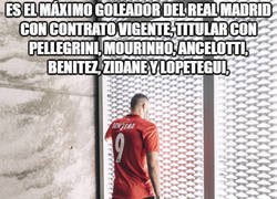 Enlace a Benzema mirando a sus haters