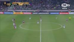 Enlace a No verás nada igual. La BOCHORNOSA actitud de Deyverson en un partido de Copa Libertadores