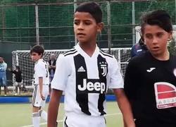 Enlace a El hijo de Cristiano ya ha marcado más goles que su padre en Italia