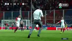Enlace a Cuando quieres celebrar un gol pero te contienes porque eres el árbitro