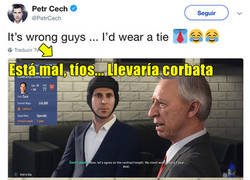 Enlace a Cech contesta a la imagen que circula del FIFA de él con el casco