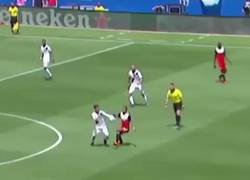 Enlace a Así reacciona Jonathan dos Santos cuando tiene un rival encima