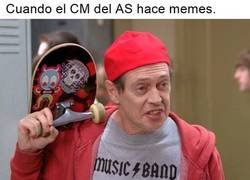 Enlace a El CM de @diarioas haciendo memes