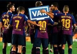 Enlace a El VAR actúa en favor del Barça
