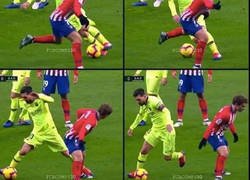 Enlace a Messi finiquitó a Griezmann con un regate y lo mejor es la reacción del francés