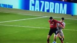 Enlace a El gol de Fellaini ha sido ayudándose con la mano. No hay VAR, no les interesa. Una pena para el Valencia