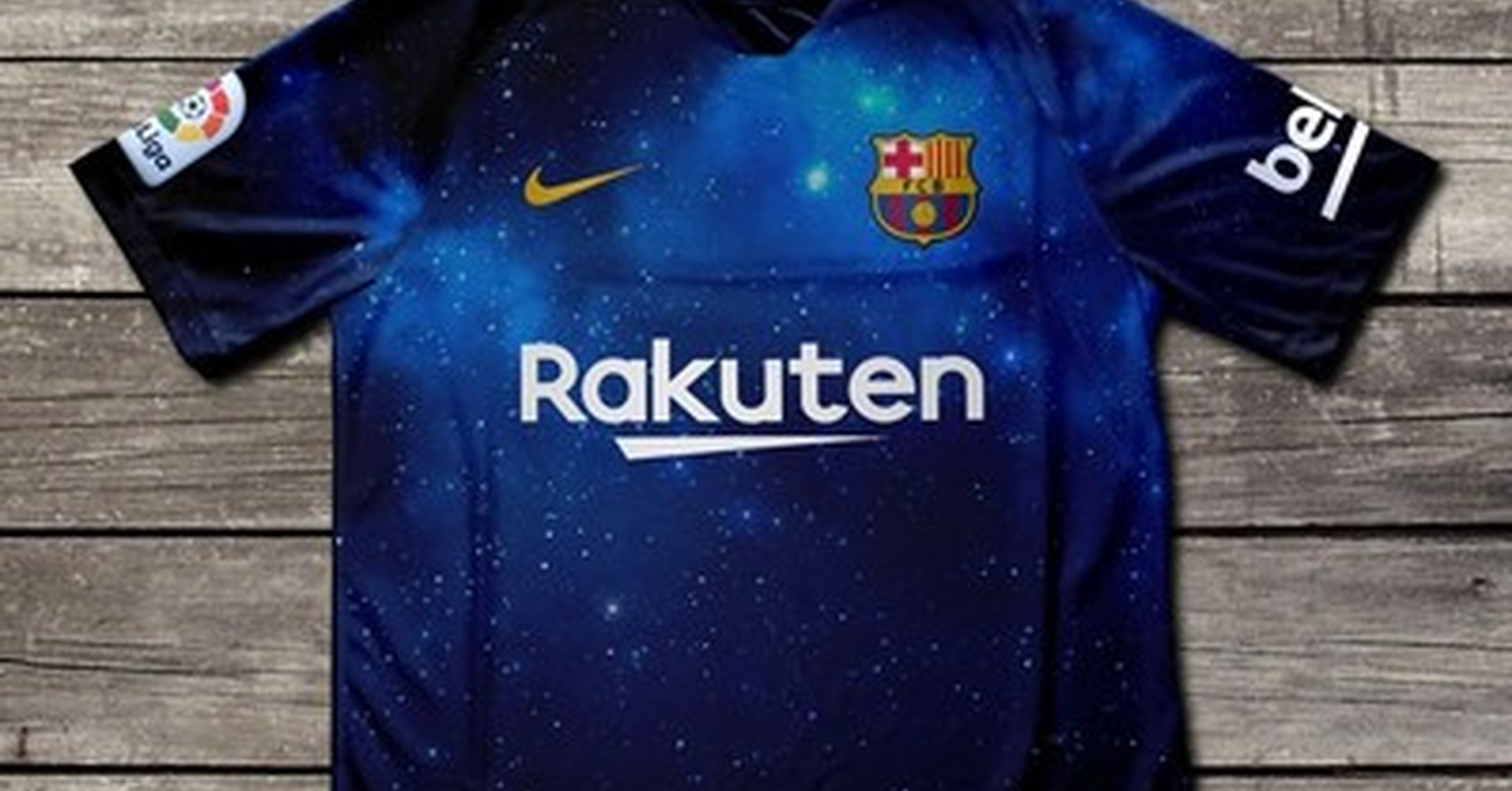 Inspirada en la camiseta gal ctica del Real Madrid Por Barzaboy