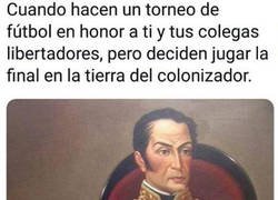 Enlace a Simón Bolívar el libertador se está revolcando en su tumba