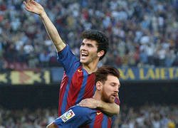 Enlace a Aleñà celebrando su primer gol en liga a pase de Messi