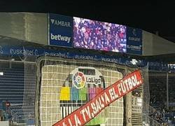 Enlace a La increíble pancarta en Mendizorroza contra el fútbol moderno
