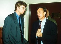 Enlace a Extraña foto de un joven Wenger conociendo a Johan Cruyff