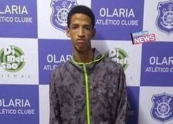 Enlace a Este nuevo jugador del Olaria FC de Brasil parece un ladrón que ha sido arrestado