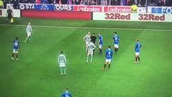 Enlace a El fair play del balón a tierra en el derby escocés