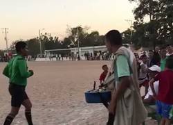 Enlace a VAR en la pachanga de arena... y no en fase de grupos de Champions. Normal