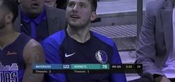 Enlace a Así reacciona Doncic cuando se ve en pleno partido en el Jumbotron