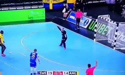 Enlace a Ni Gensheimer, ni Dibirov, la rosca del Mundial lleva la firma de Edvaldo Ferreira. Vaya muñeca la del angoleño