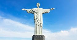 Enlace a Según la prensa blanca, en Brasil han cambiado la cara del Cristo redentor por...