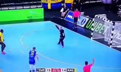 Enlace a Ni Gensheimer, ni Dibirov, la rosca del Mundial lleva la firma de Edvaldo Ferreira. Vaya muñeca la del angoleño