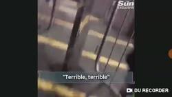 Enlace a Sarri dando la cara a los aficionados tras un resultado bochornoso. Para quitarse el sombrero